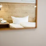 Apart Corona Ζόλντεν