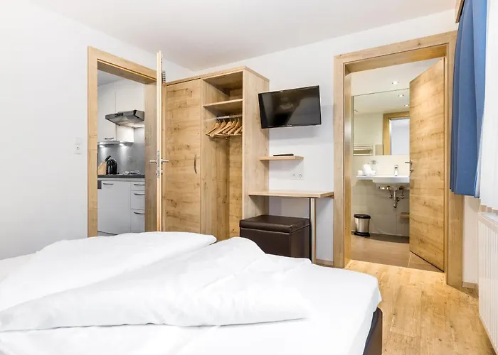 科罗娜公寓式酒店 *