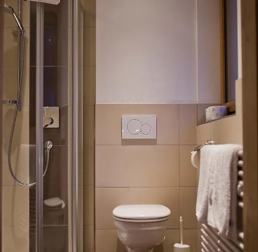 科罗娜公寓式酒店 *